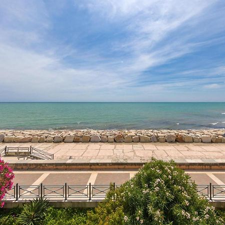 Appartamento In Posizione Centrale Con Vista Mare E Parcheggio Caorle Exterior photo