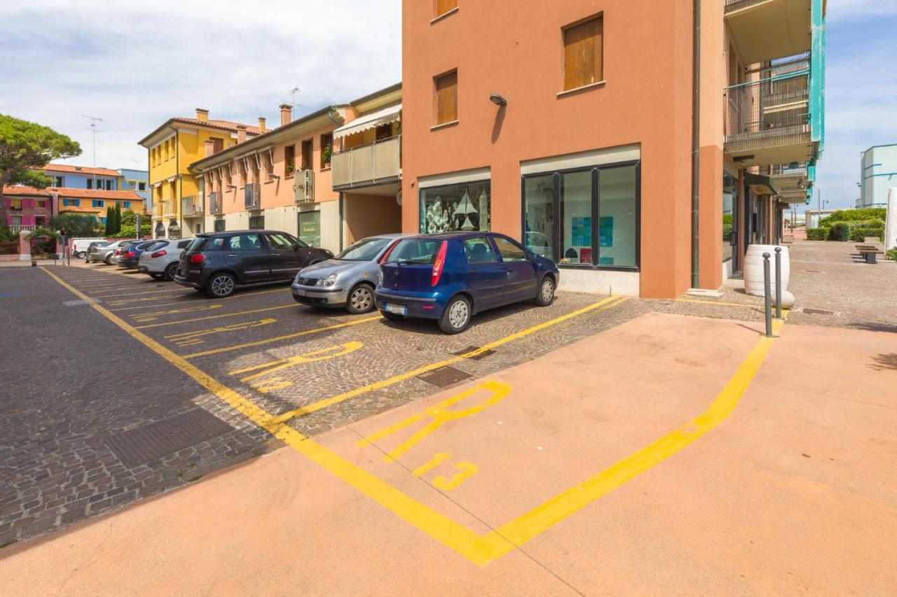 Appartamento In Posizione Centrale Con Vista Mare E Parcheggio Caorle Exterior photo