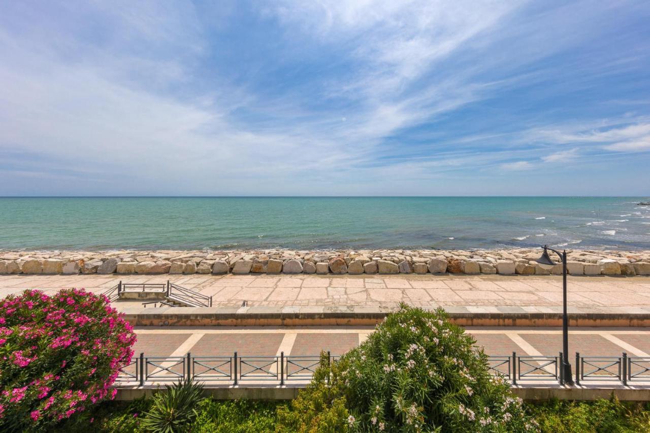 Appartamento In Posizione Centrale Con Vista Mare E Parcheggio Caorle Exterior photo