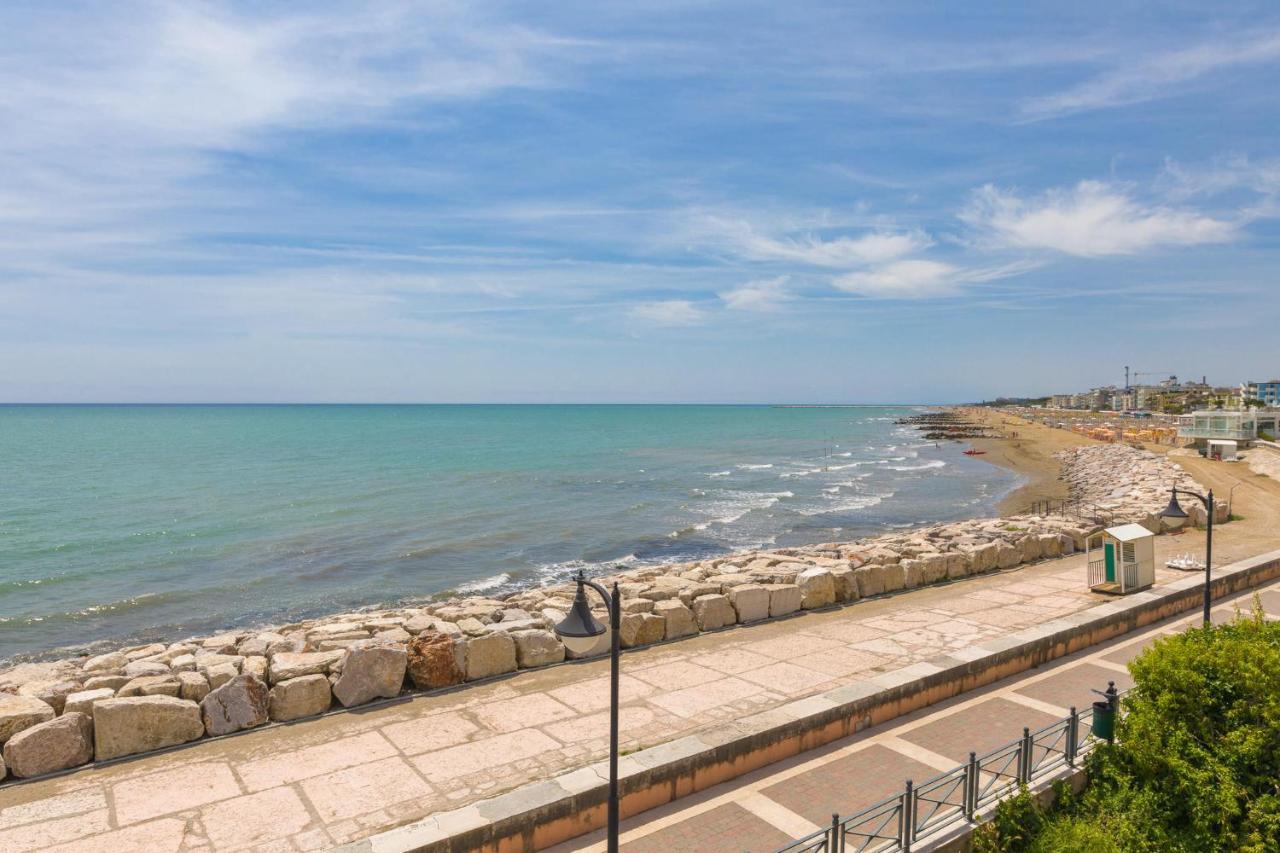 Appartamento In Posizione Centrale Con Vista Mare E Parcheggio Caorle Exterior photo