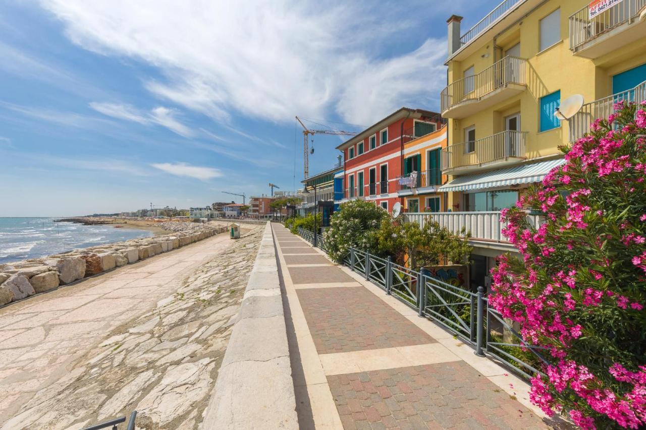 Appartamento In Posizione Centrale Con Vista Mare E Parcheggio Caorle Exterior photo